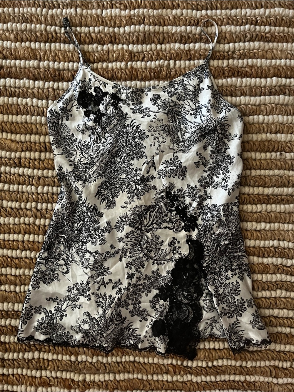 Vintage Y2K Victoria's Secret Black and White Floral Lace Cami